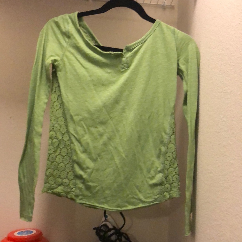 GREEN AEROPOSTALE LONG-SLEEVE TEE - SIZE XS